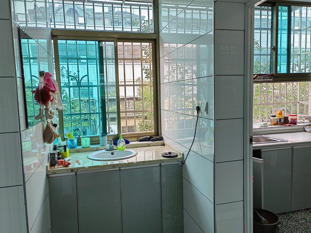 华联小区 4室2厅2卫 66.8万 华联小区 4室2厅2卫 66.8万卧室