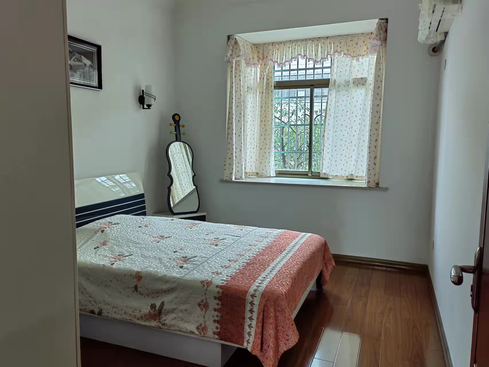 华联小区 4室2厅2卫 66.8万 华联小区 4室2厅2卫 66.8万客厅