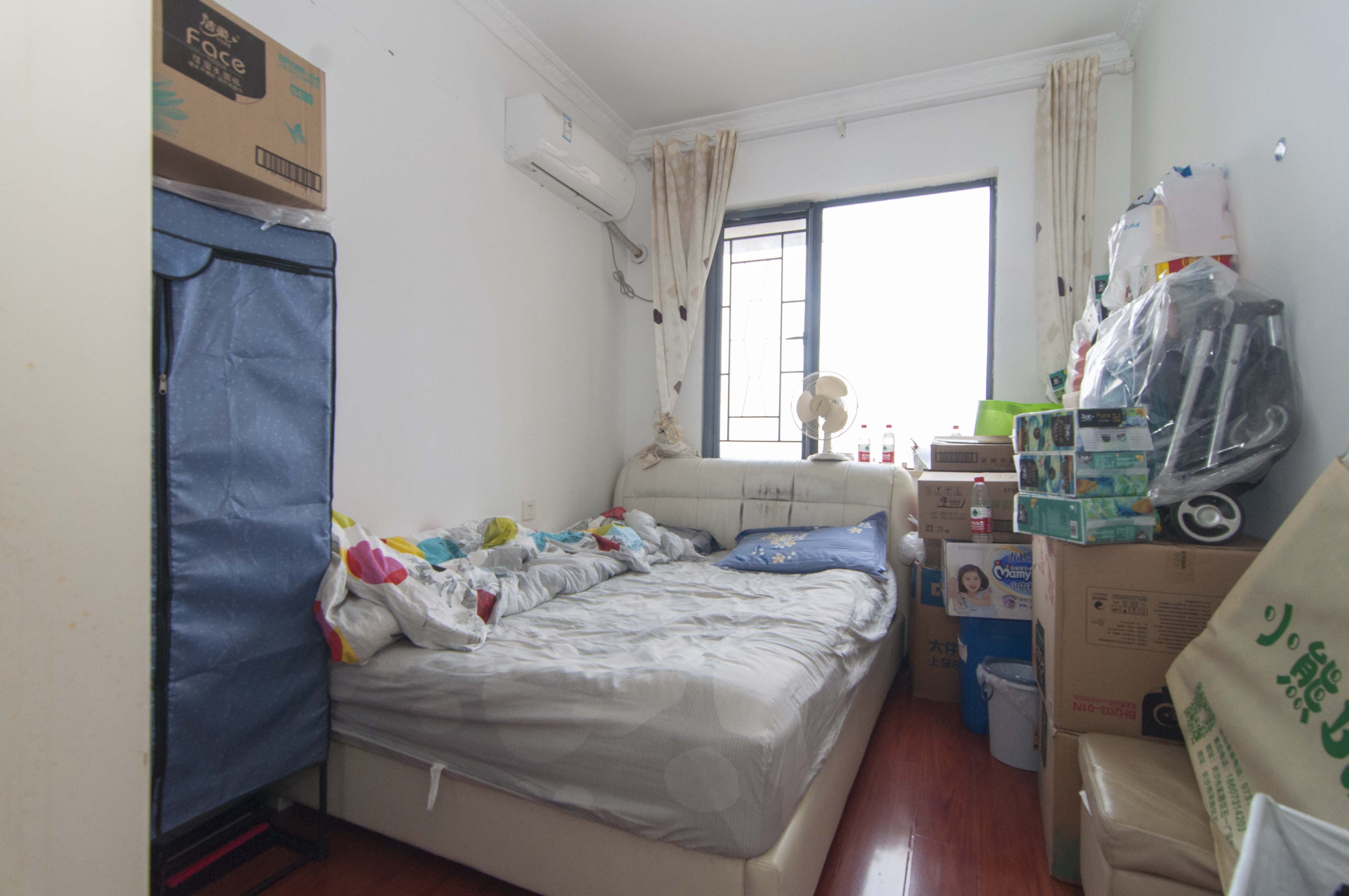 兴威帕克水岸  3室2厅1卫   119.90万卧室