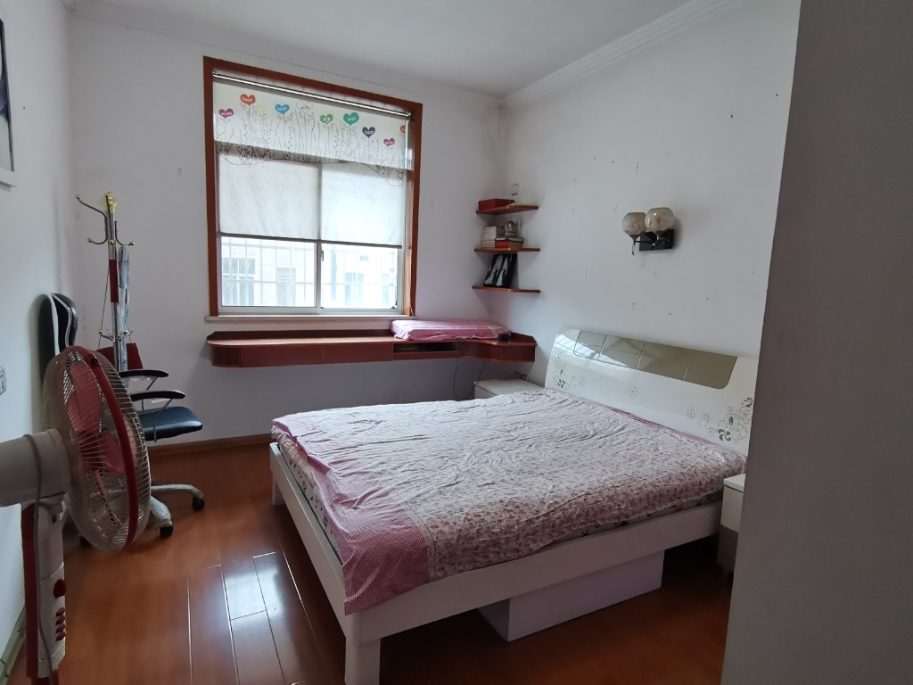 华联小区  3室2厅2卫    1600.0元/月 华联小区  3室2厅2卫    1600.0元/月室内图