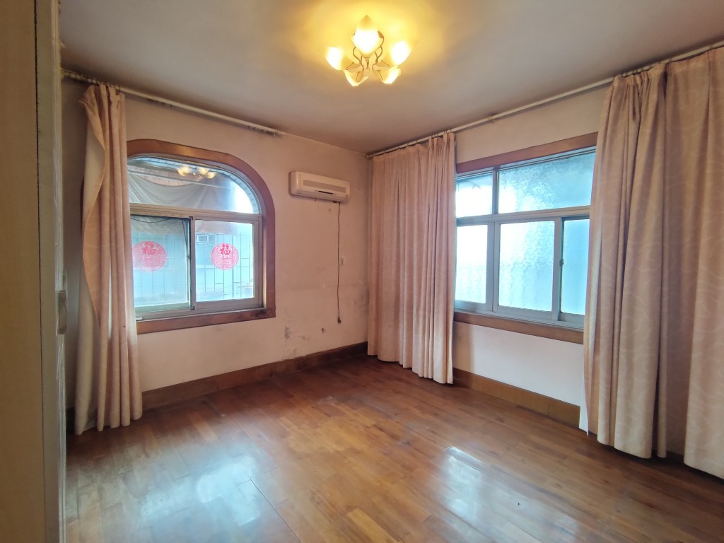 银环大厦 2室2厅1卫 36.8万 银环大厦 2室2厅1卫 36.8万客厅