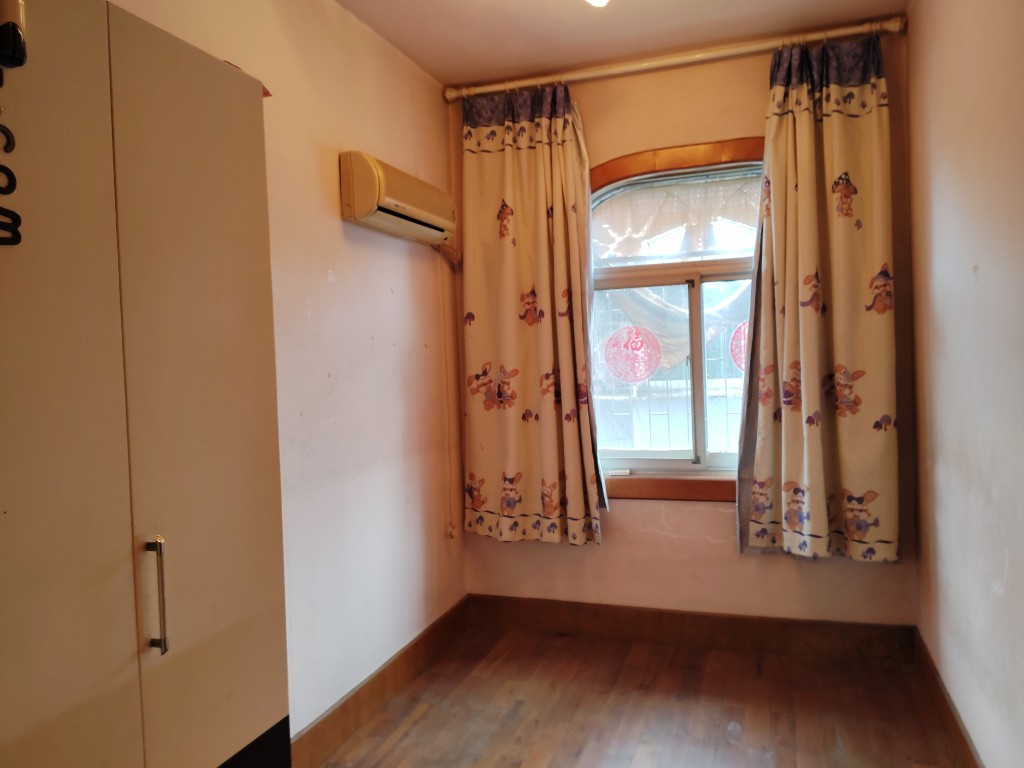 银环大厦 2室2厅1卫 36.8万 银环大厦 2室2厅1卫 36.8万客厅