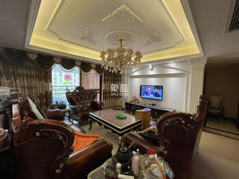 南湖国际3期  4室2厅2卫    4500.0元/月