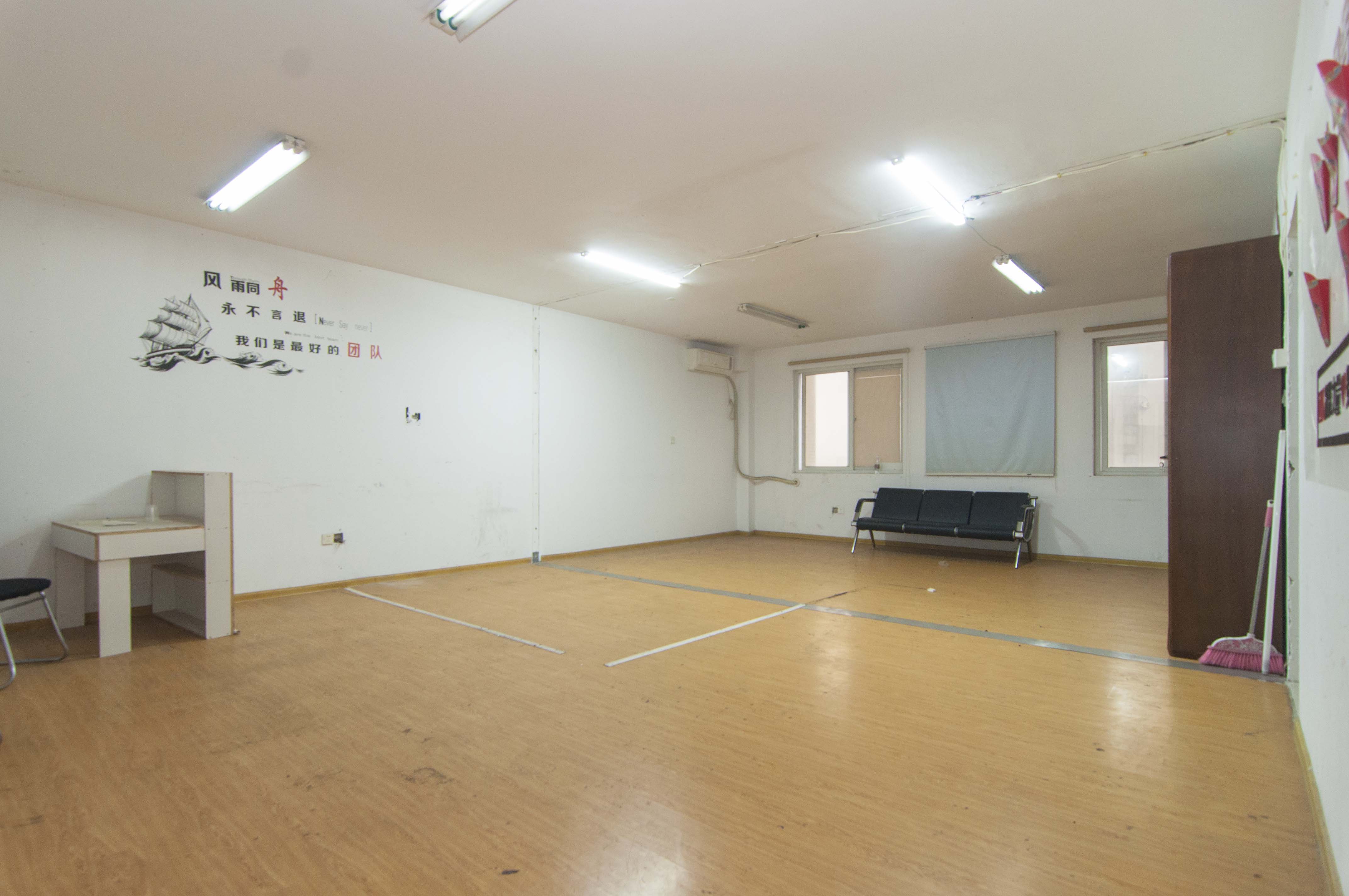 巧克力空间（建鸿达现代大厦）  2室2厅1卫   75.80万