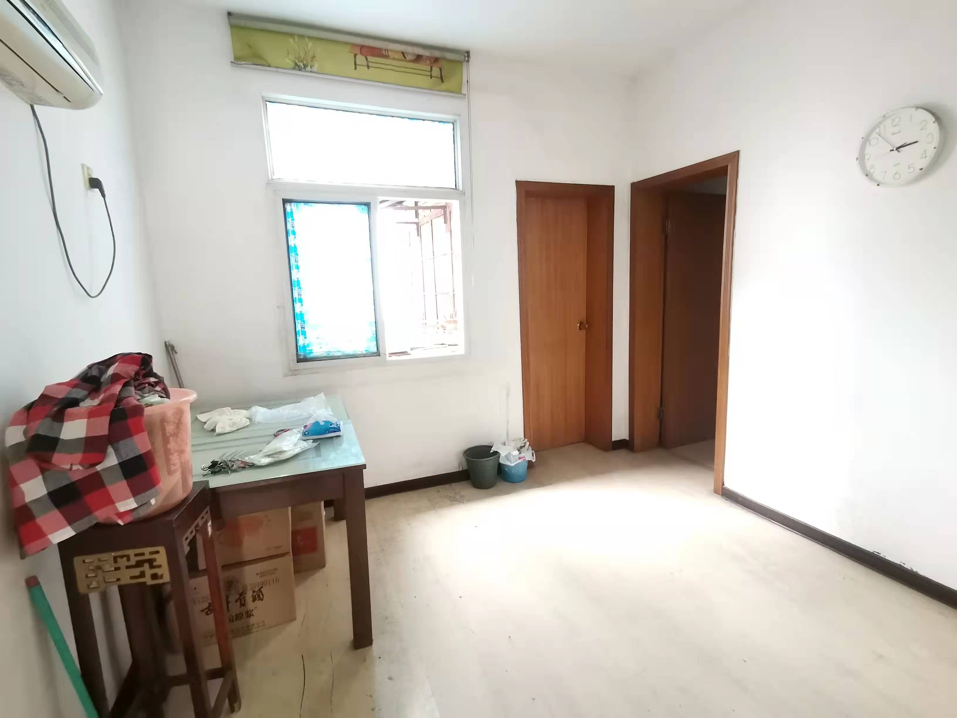 叫鸡岭居委会横塘坡 3室2厅1卫 15.0万 叫鸡岭居委会横塘坡 3室2厅1卫 15.0万客厅