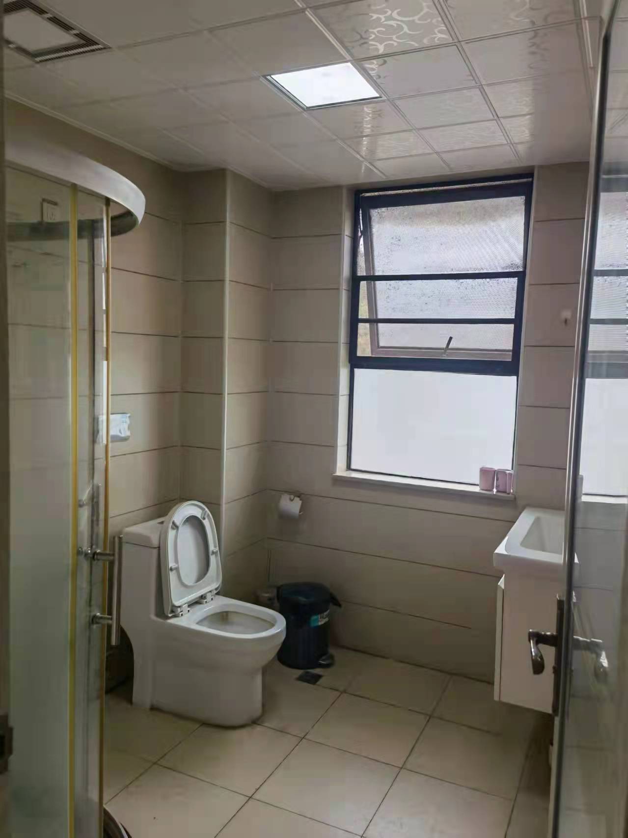湾田家园  3室2厅2卫   2200.00元/月室内图