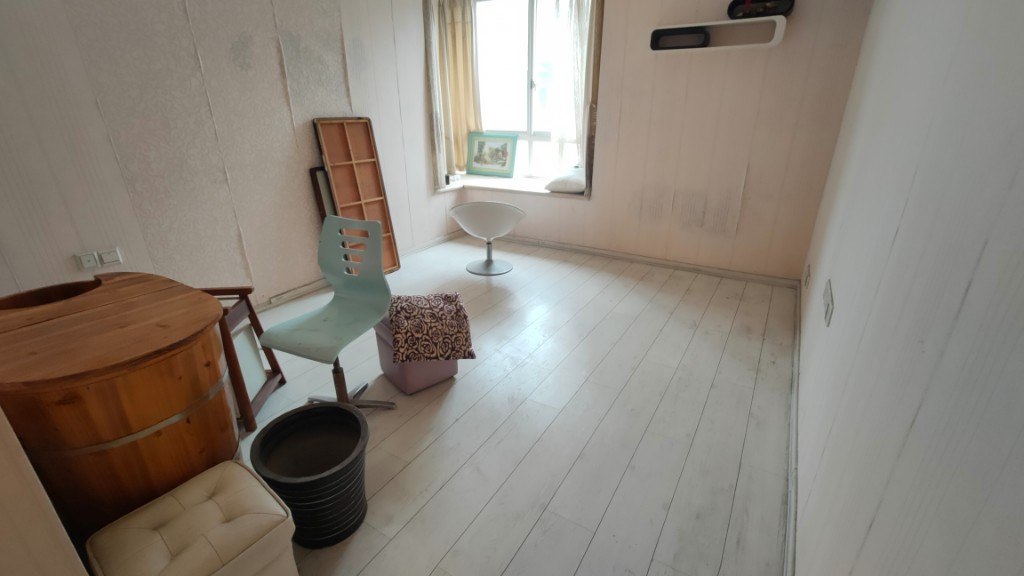 钻石怡园 6室3厅1卫 80.0万 钻石怡园 6室3厅1卫 80.0万客厅