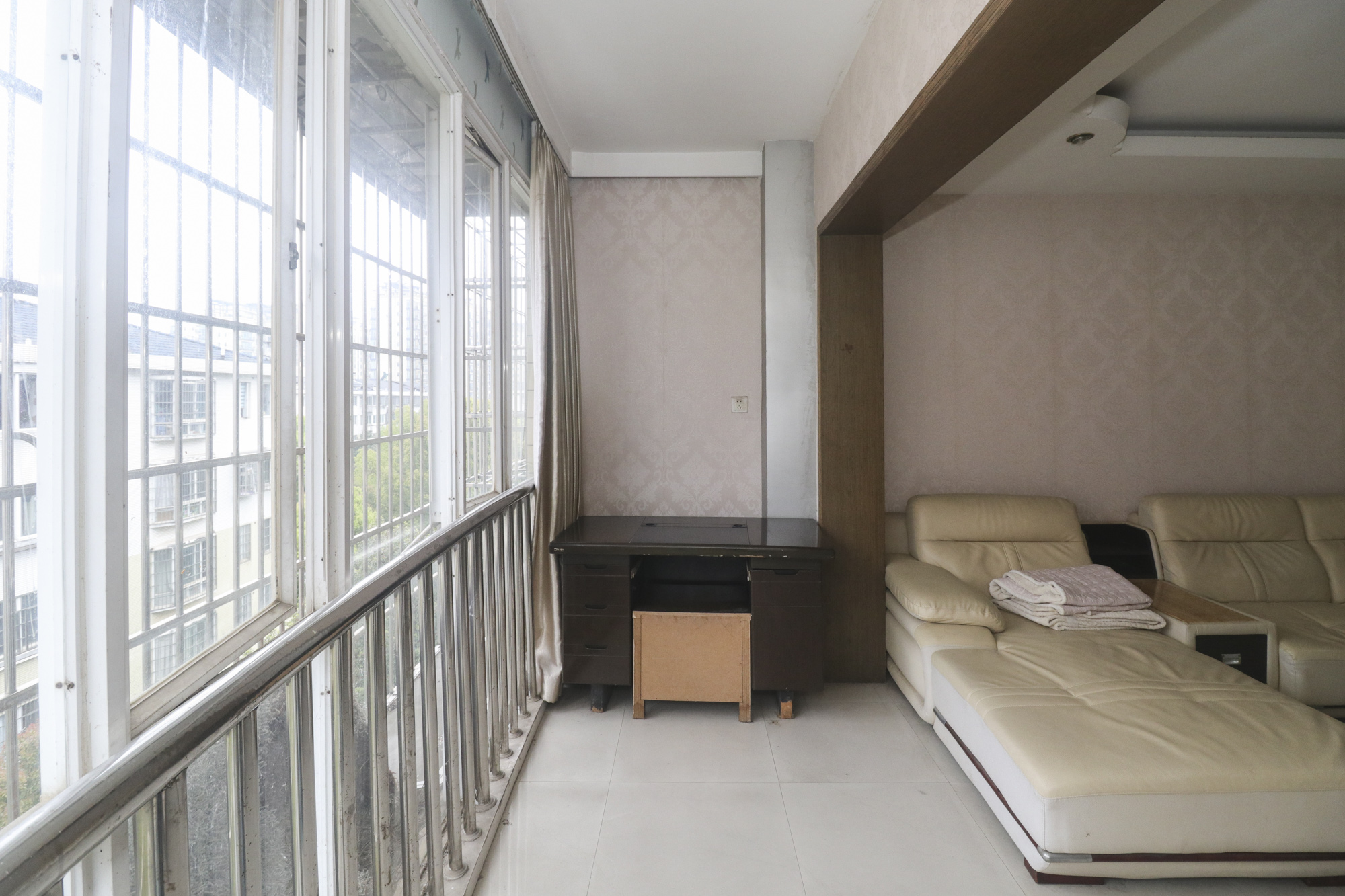 咸嘉新村西子园  3室1厅1卫   89.00万阳台