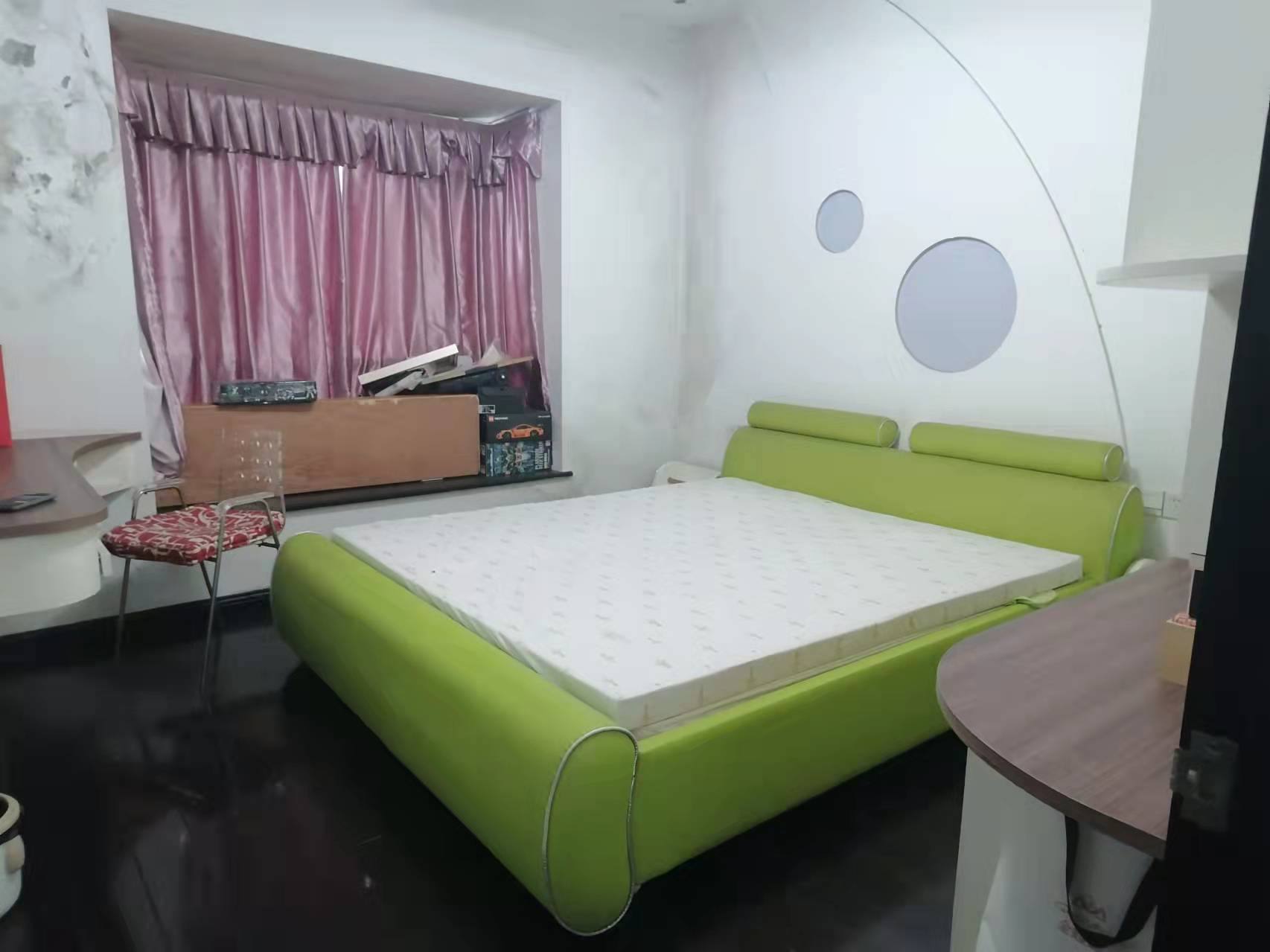 海创明珠花园 4室2厅2卫 98.0万 海创明珠花园 4室2厅2卫 98.0万客厅