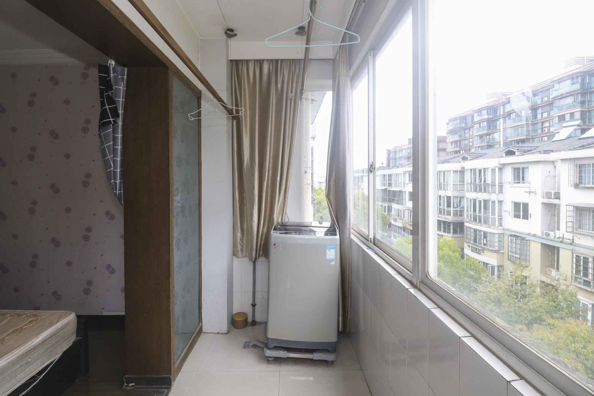咸嘉新村西子园  3室1厅1卫   89.00万阳台