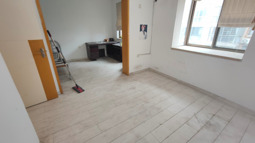 钻石怡园 6室3厅1卫 80.0万 钻石怡园 6室3厅1卫 80.0万客厅