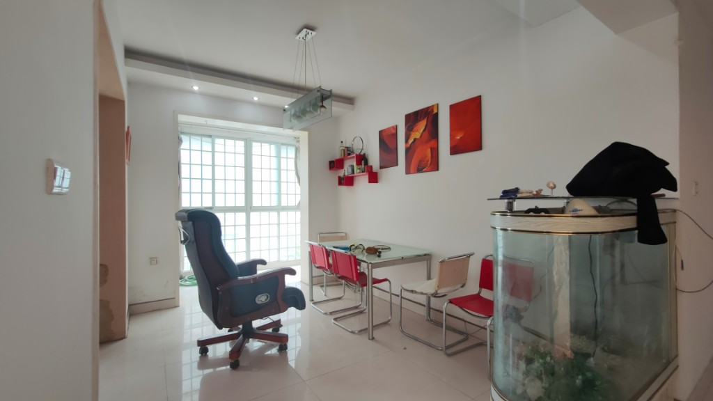 钻石怡园 6室3厅1卫 80.0万 钻石怡园 6室3厅1卫 80.0万客厅