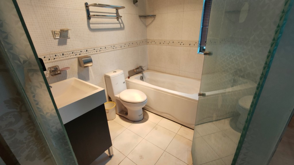 钻石怡园 6室3厅1卫 80.0万 钻石怡园 6室3厅1卫 80.0万客厅