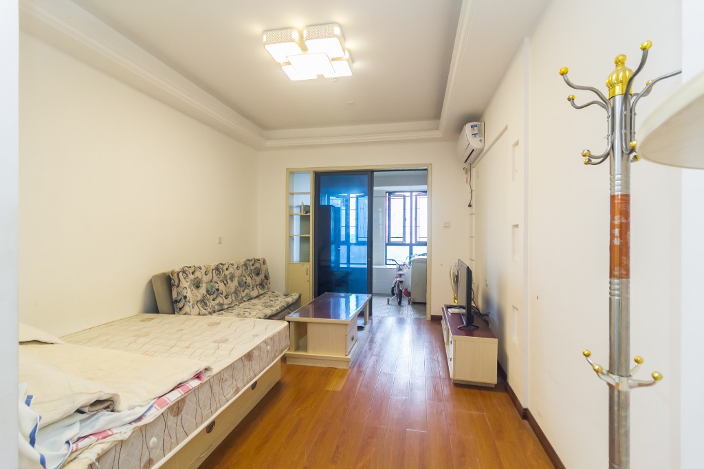 海德公园 1室1厅1卫 27.6万 海德公园 1室1厅1卫 27.6万客厅