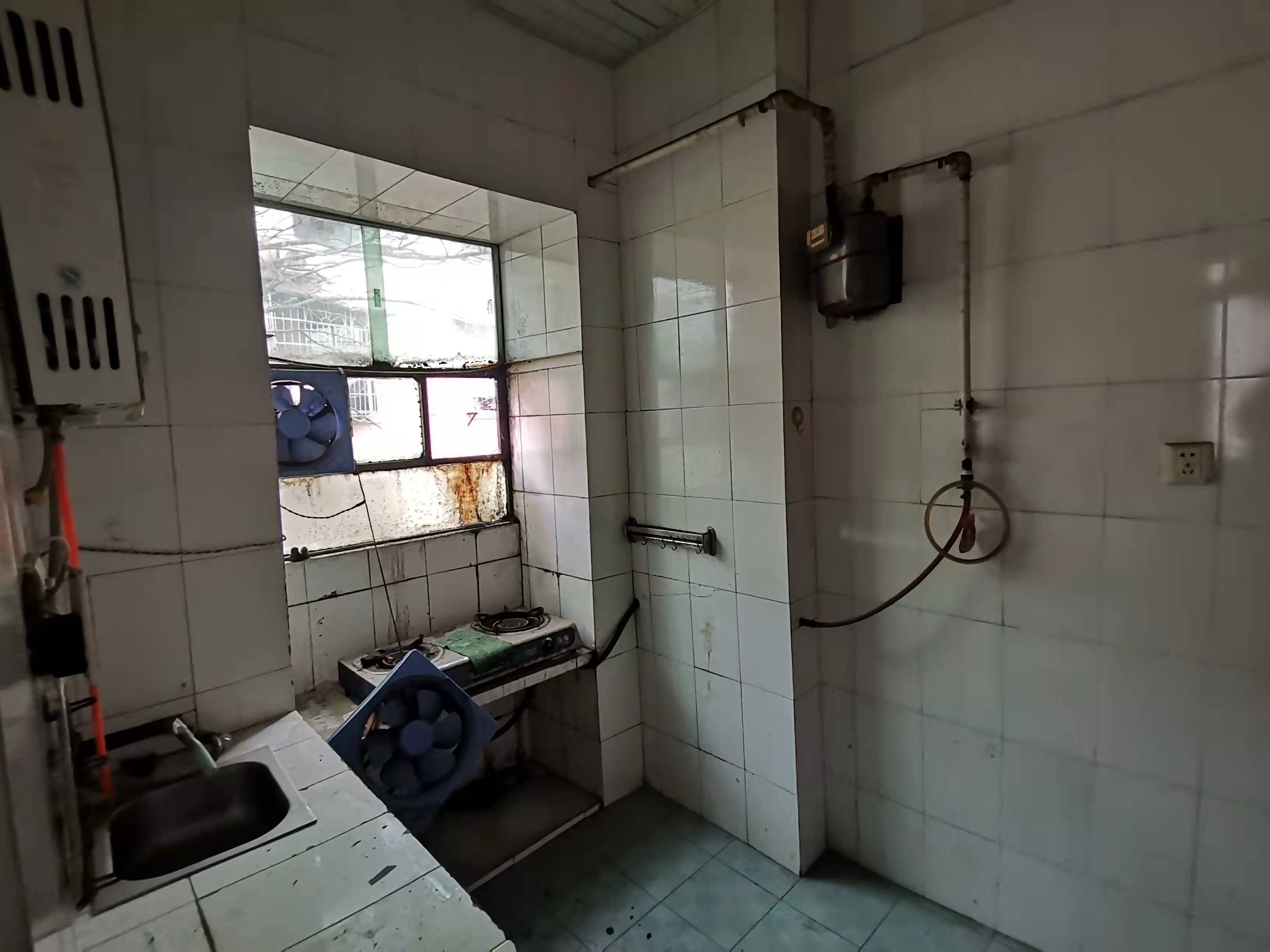 叫鸡岭居委会横塘坡 3室2厅1卫 15.0万 叫鸡岭居委会横塘坡 3室2厅1卫 15.0万客厅