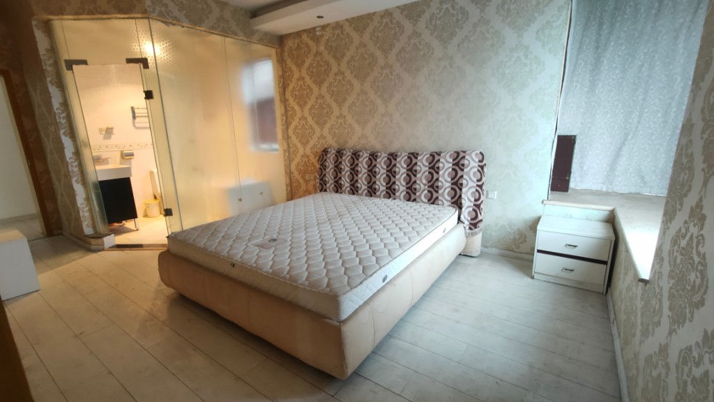 钻石怡园 6室3厅1卫 80.0万 钻石怡园 6室3厅1卫 80.0万客厅