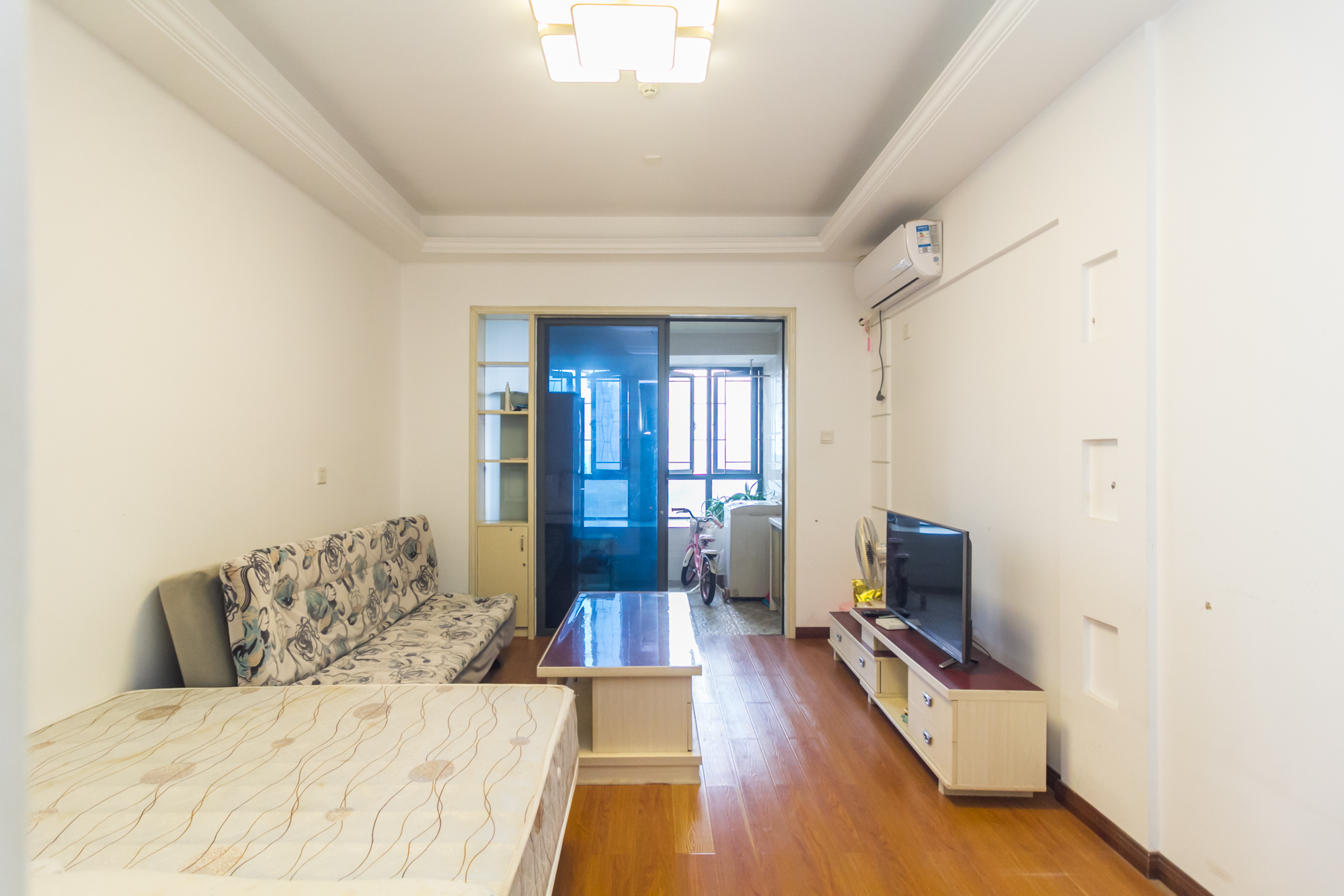 海德公园 1室1厅1卫 27.6万 海德公园 1室1厅1卫 27.6万客厅