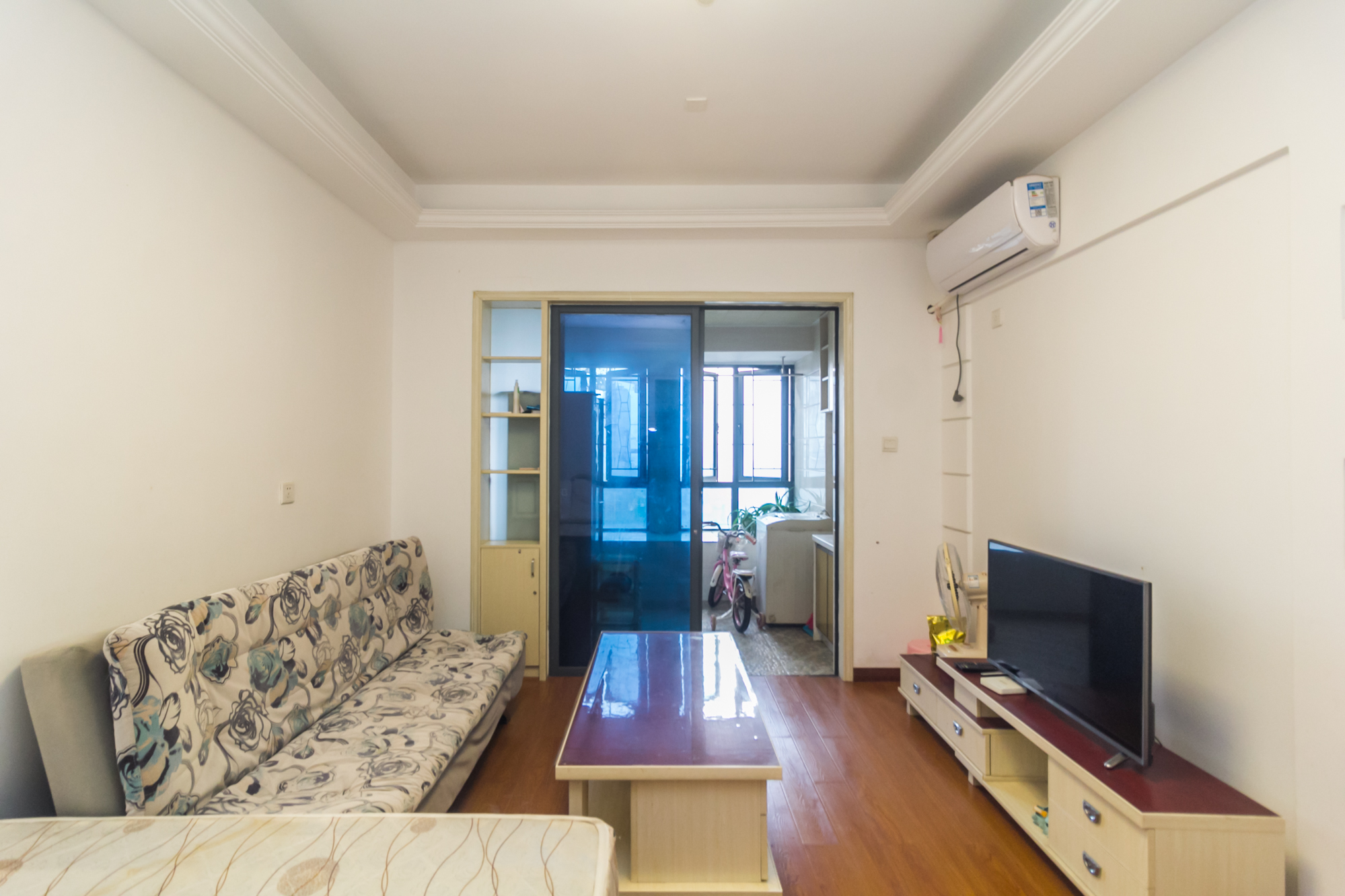 海德公园 1室1厅1卫 27.6万 海德公园 1室1厅1卫 27.6万客厅