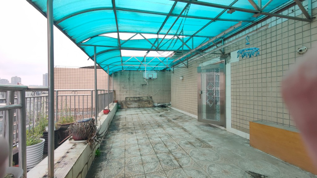 钻石怡园 6室3厅1卫 80.0万 钻石怡园 6室3厅1卫 80.0万客厅