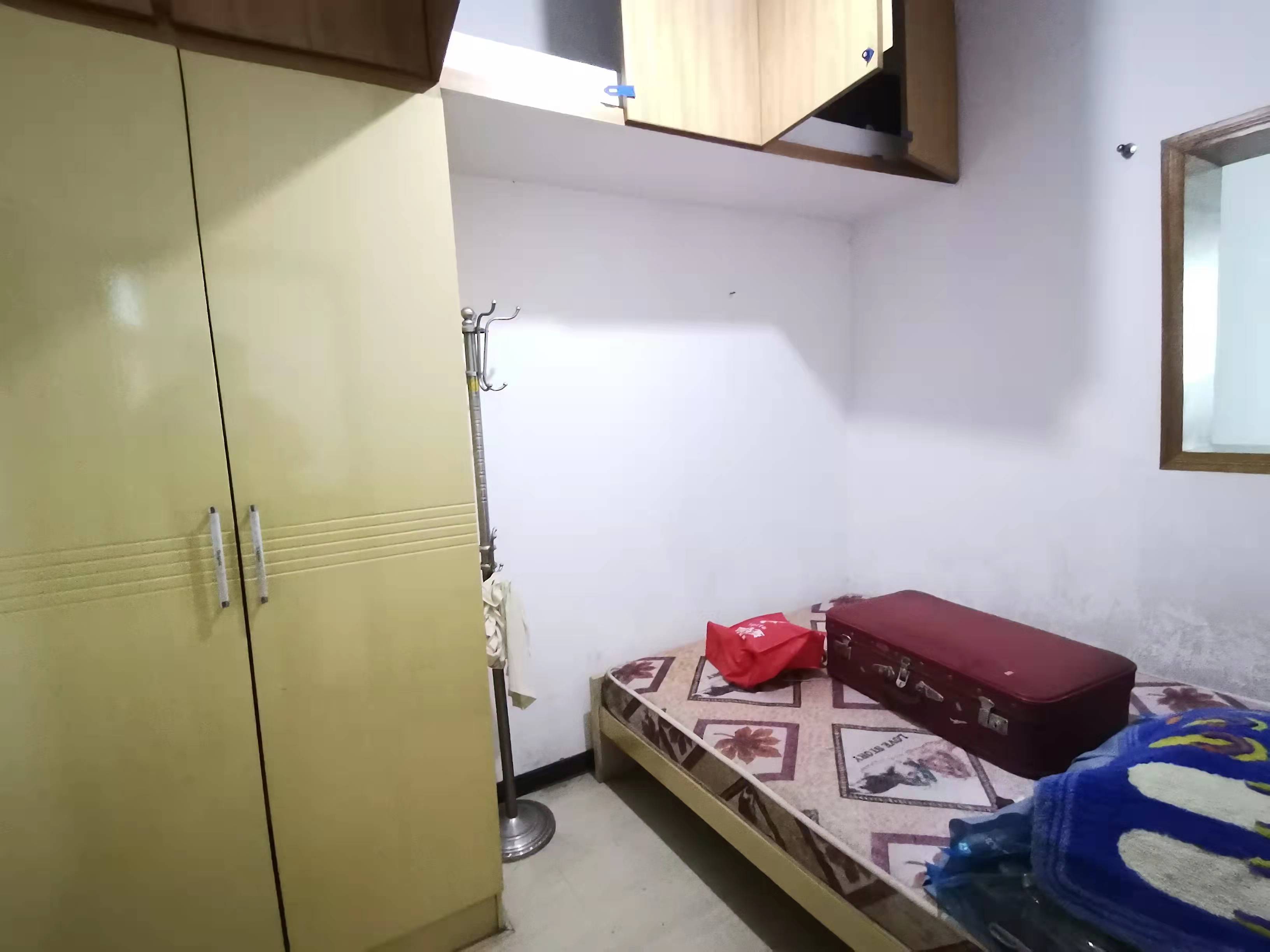 叫鸡岭居委会横塘坡 3室2厅1卫 15.0万 叫鸡岭居委会横塘坡 3室2厅1卫 15.0万客厅