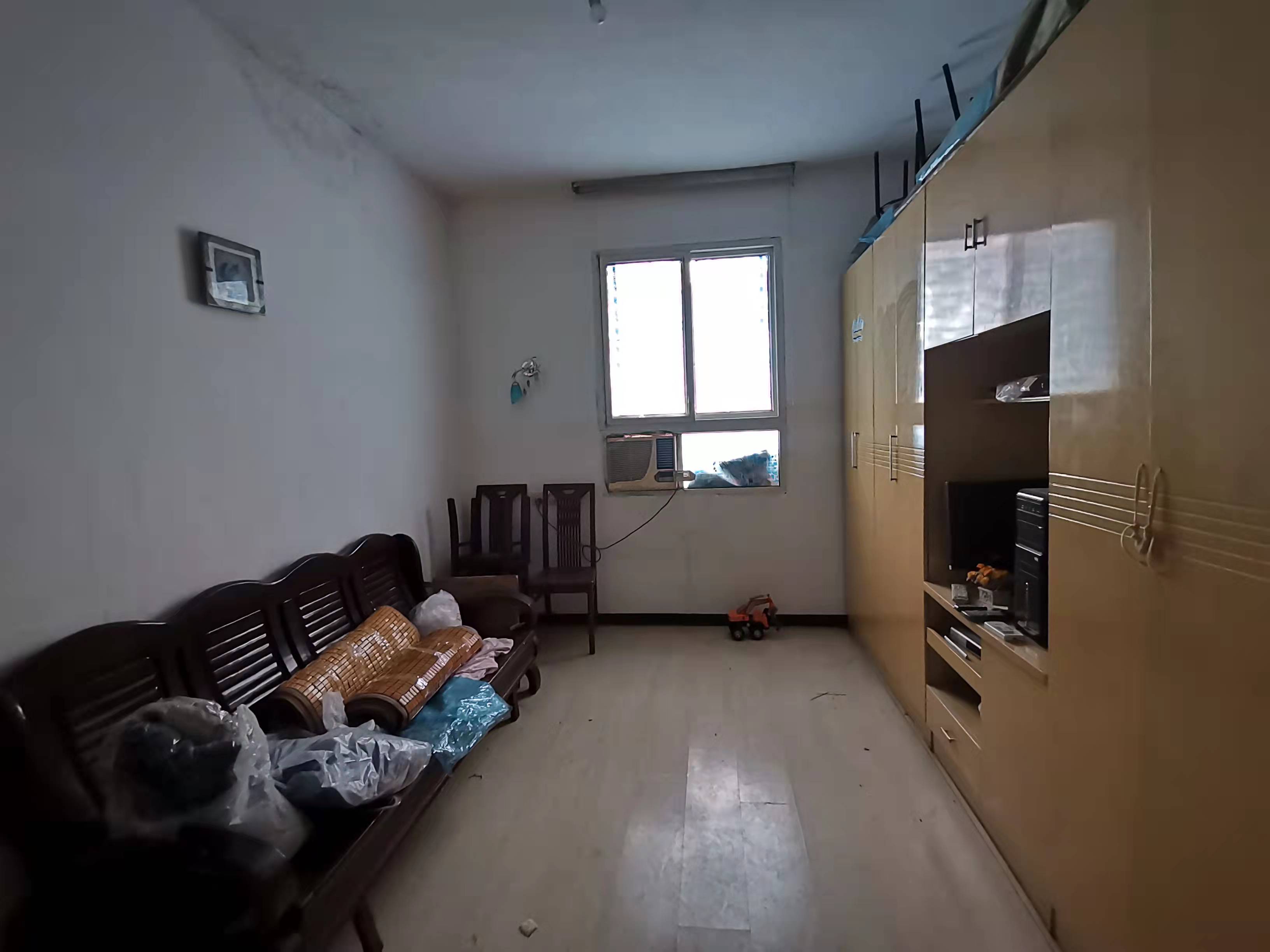 叫鸡岭居委会横塘坡 3室2厅1卫 15.0万 叫鸡岭居委会横塘坡 3室2厅1卫 15.0万客厅