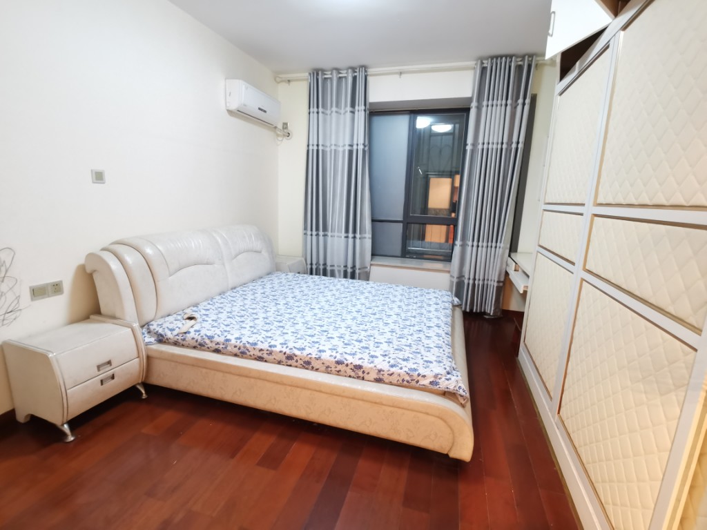 城市风景  3室2厅2卫    58.0万 城市风景  3室2厅2卫    58.0万客厅