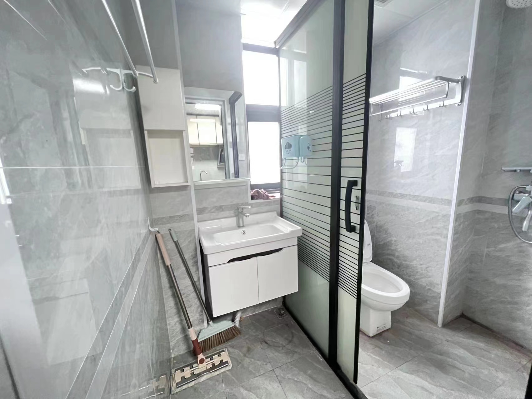 梓湖明珠 1室1厅1卫 1300.0元/月 梓湖明珠 1室1厅1卫 1300.0元/月室内图