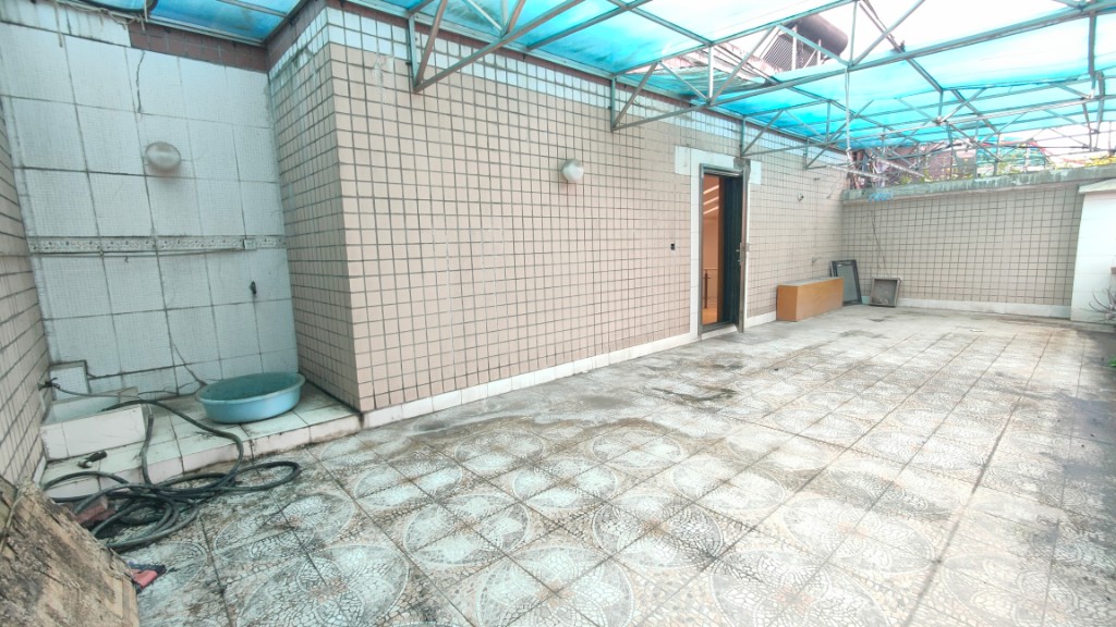 钻石怡园 6室3厅1卫 80.0万 钻石怡园 6室3厅1卫 80.0万客厅