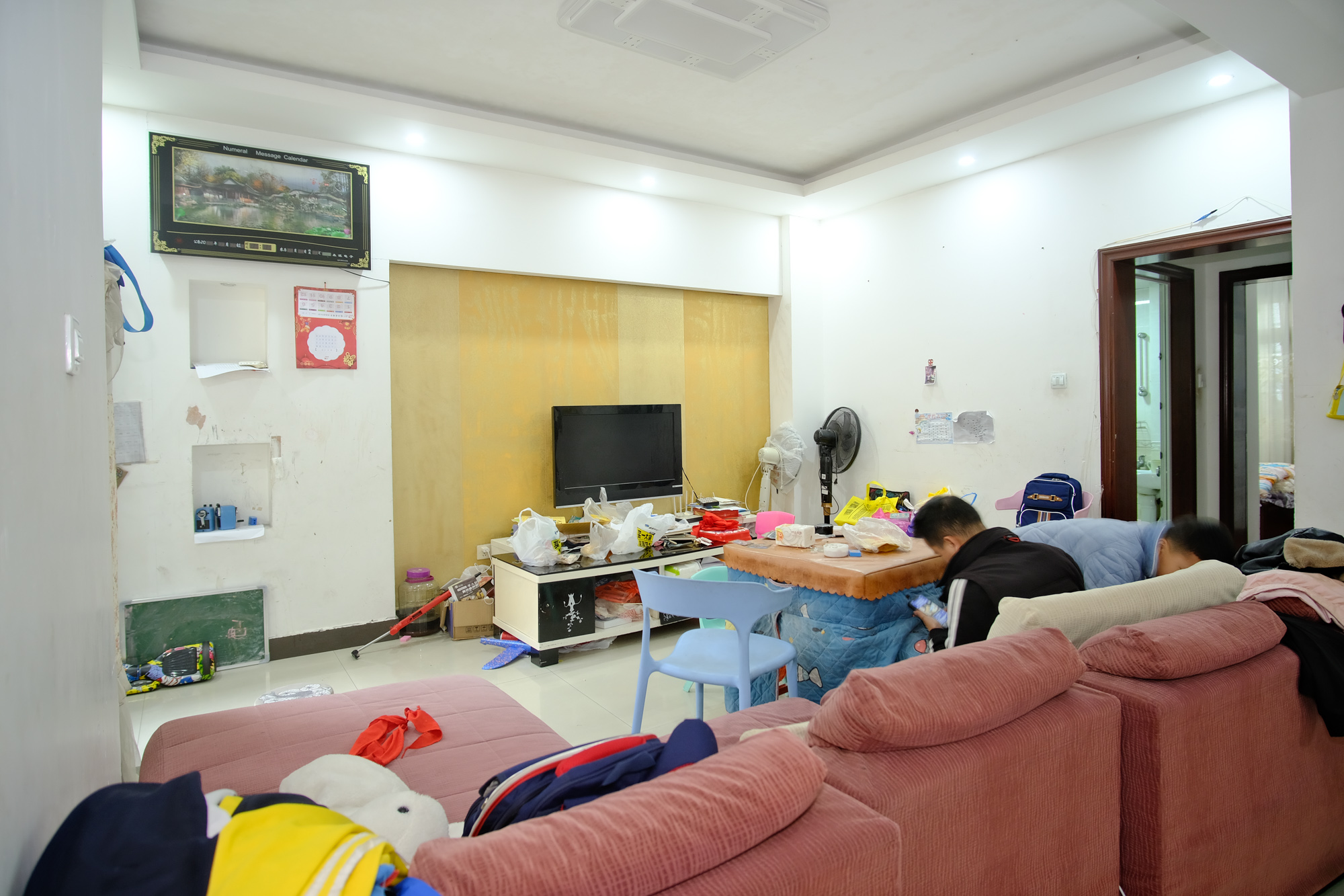 荣鑫家园 2室2厅1卫 40.8万 荣鑫家园 2室2厅1卫 40.8万客厅