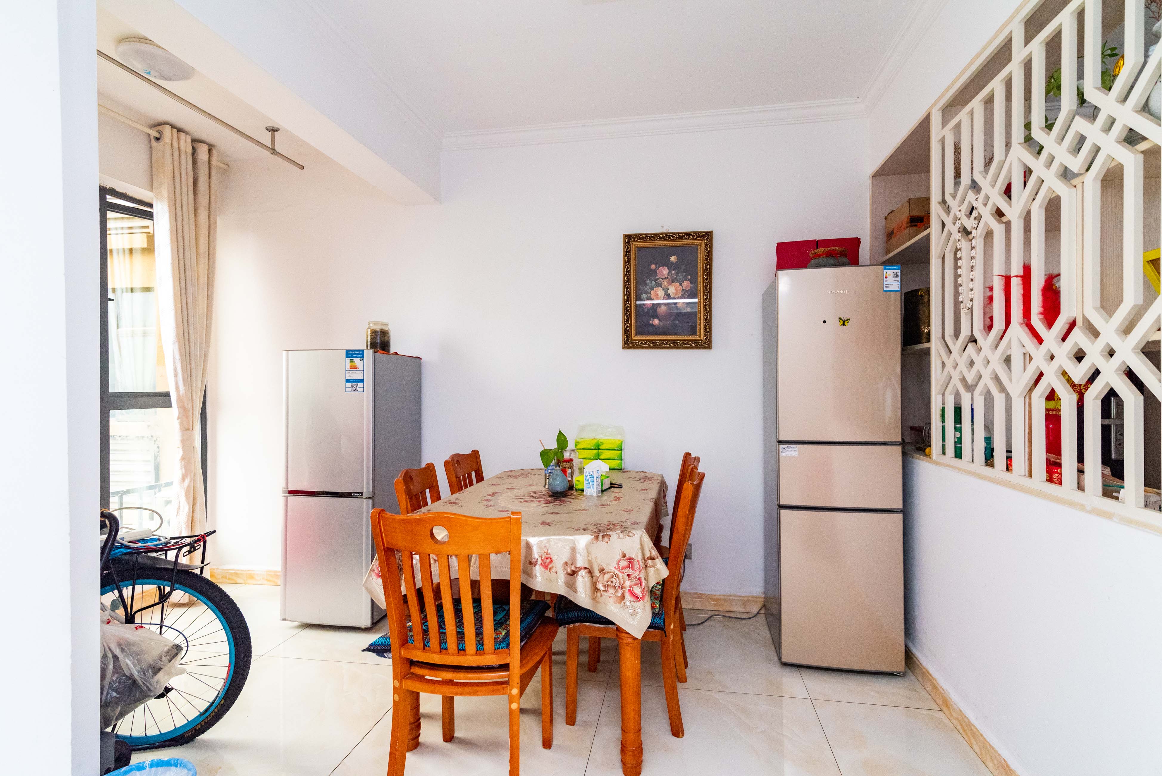 悦湖山  3室2厅1卫    68.0万 悦湖山  3室2厅1卫    68.0万客厅