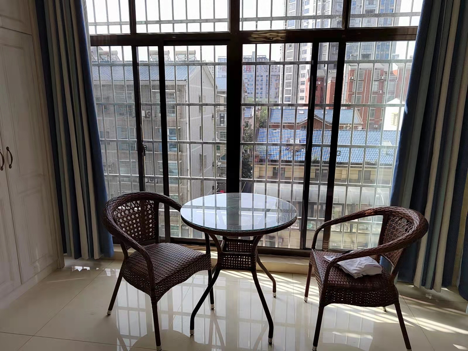 国色天香 3室2厅2卫 2500.0元/月 国色天香 3室2厅2卫 2500.0元/月室内图