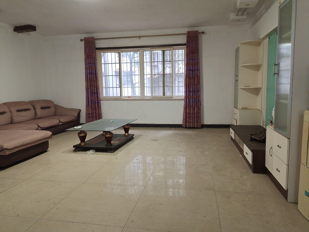 滨江一村  3室2厅2卫    76.0万 滨江一村  3室2厅2卫    76.0万客厅