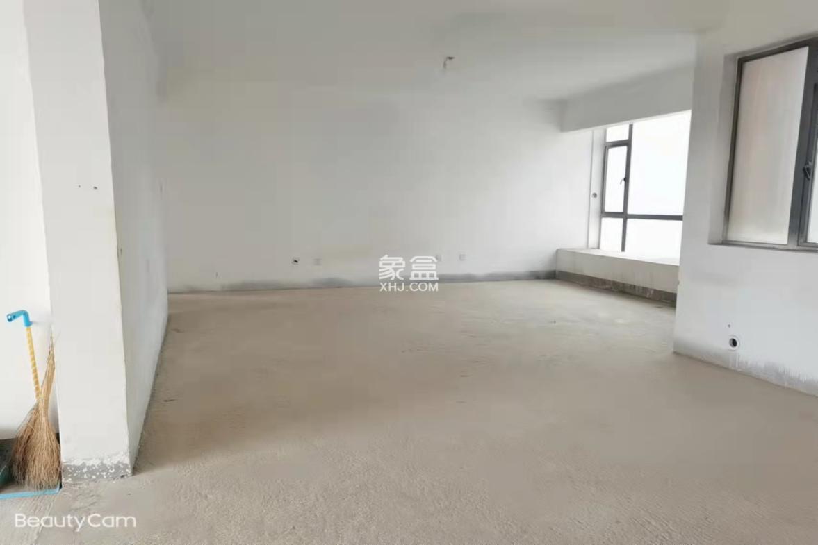 庐山春天早安华晨  4室2厅2卫    70.0万 庐山春天早安华晨  4室2厅2卫    70.0万客厅