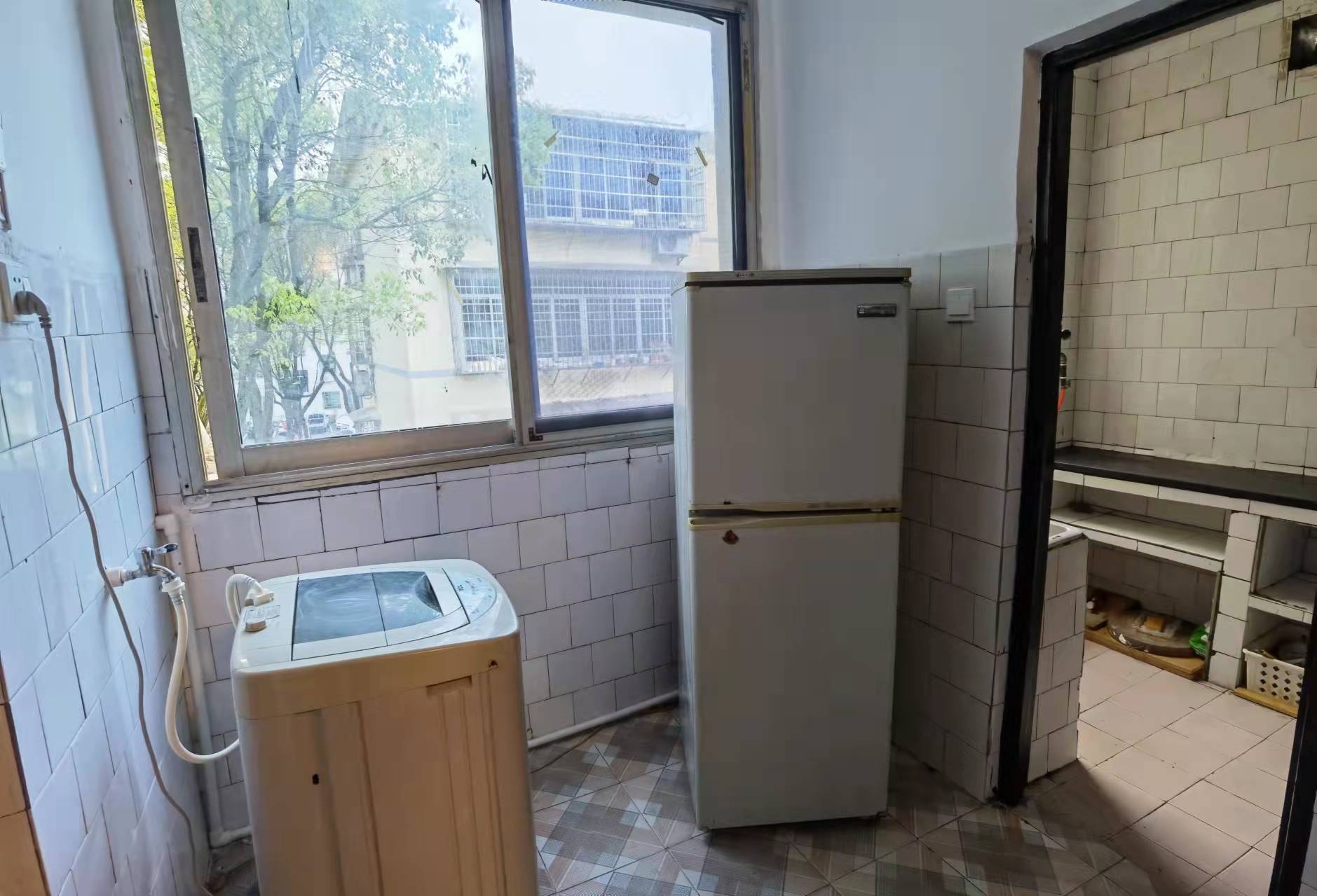 益阳市气象局家属区(秀峰西路) 2室2厅1卫 600.0元/月 益阳市气象局家属区(秀峰西路) 2室2厅1卫 600.0元/月室内图