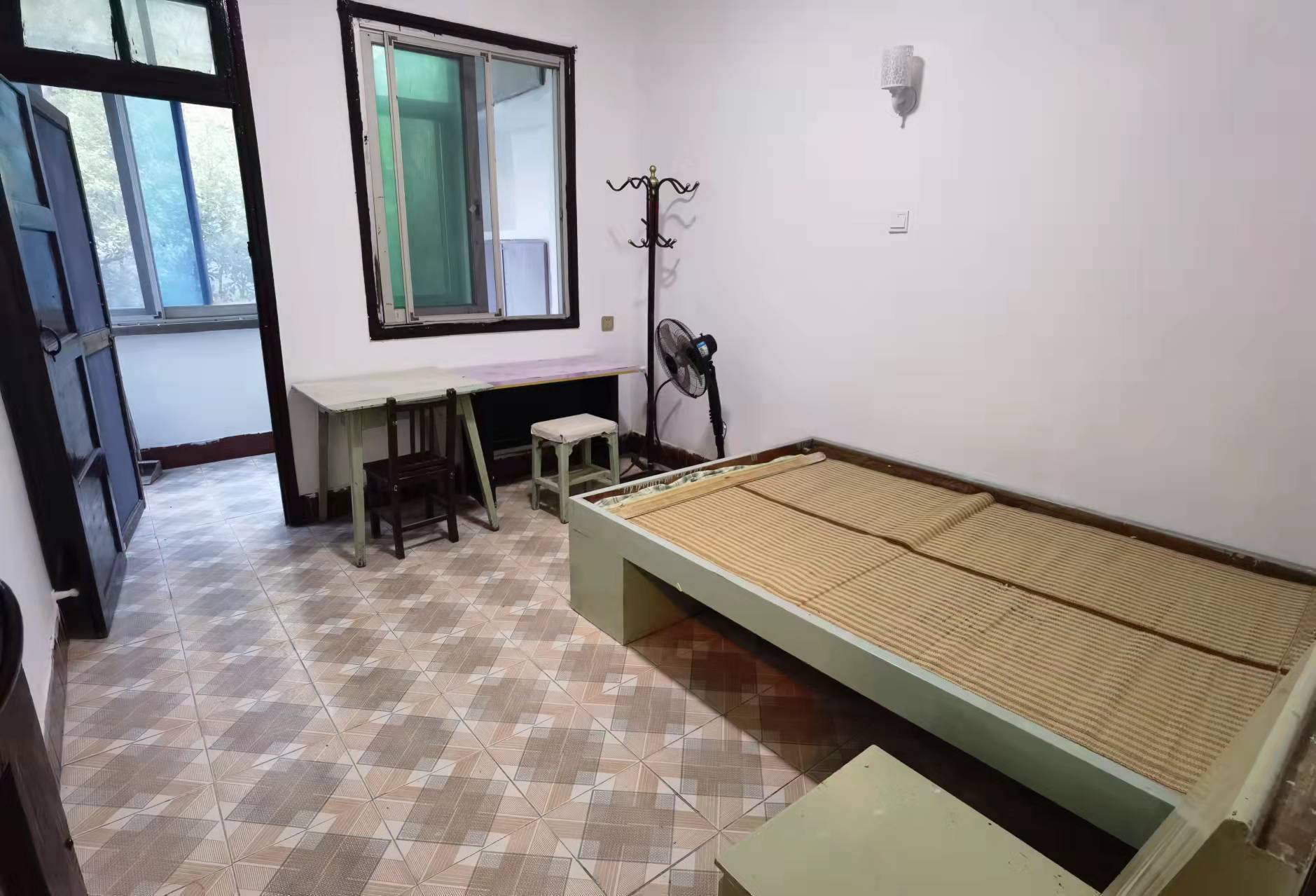 益阳市气象局家属区(秀峰西路) 2室2厅1卫 600.0元/月 益阳市气象局家属区(秀峰西路) 2室2厅1卫 600.0元/月室内图