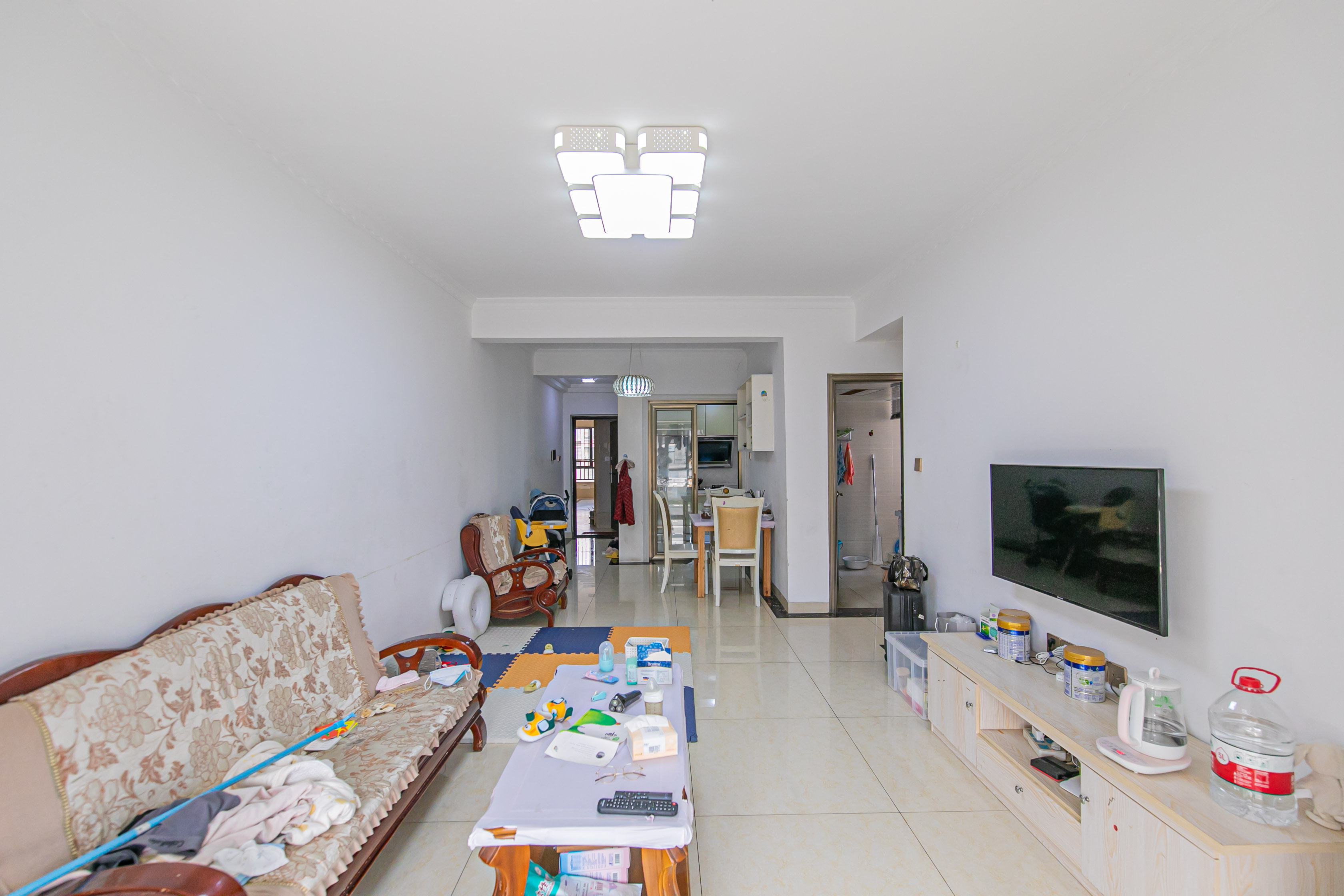 深业睿城 2室2厅1卫 70.0万 深业睿城 2室2厅1卫 70.0万客厅