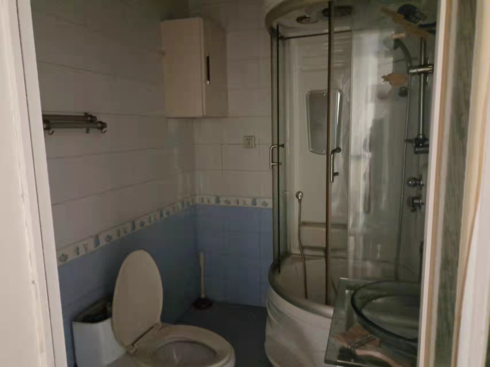 滨江一村  3室2厅2卫    76.0万 滨江一村  3室2厅2卫    76.0万客厅