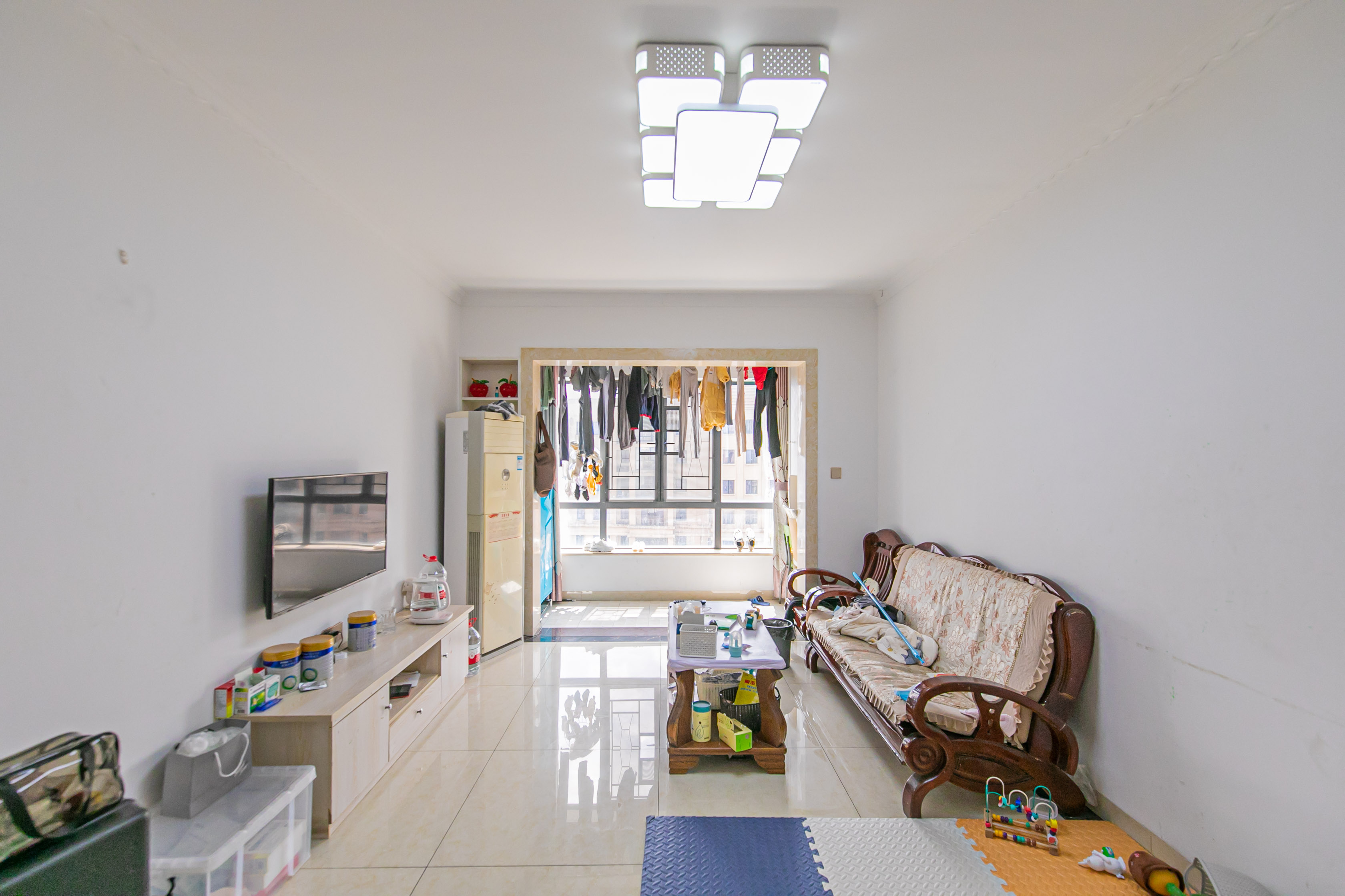 深业睿城 2室2厅1卫 70.0万 深业睿城 2室2厅1卫 70.0万客厅