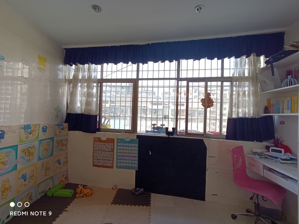 金信花园 3室2厅3卫 118.0万 金信花园 3室2厅3卫 118.0万客厅