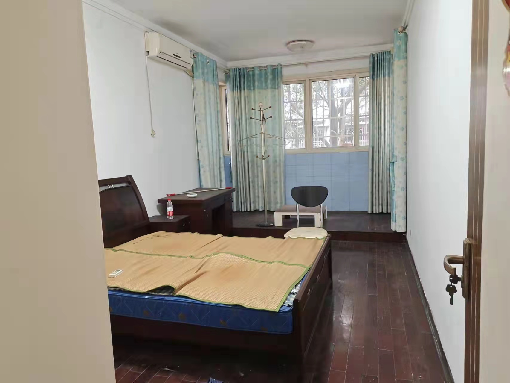 滨江一村  3室2厅2卫    76.0万 滨江一村  3室2厅2卫    76.0万客厅