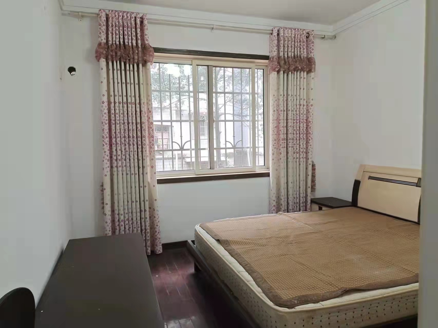 滨江一村  3室2厅2卫    76.0万 滨江一村  3室2厅2卫    76.0万客厅