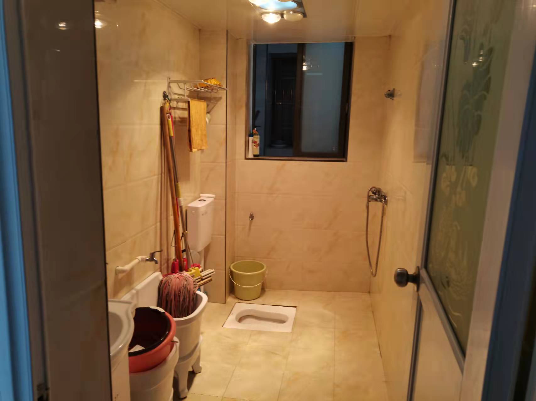 雄森国际  3室2厅1卫    2200.0元/月 雄森国际  3室2厅1卫    2200.0元/月室内图