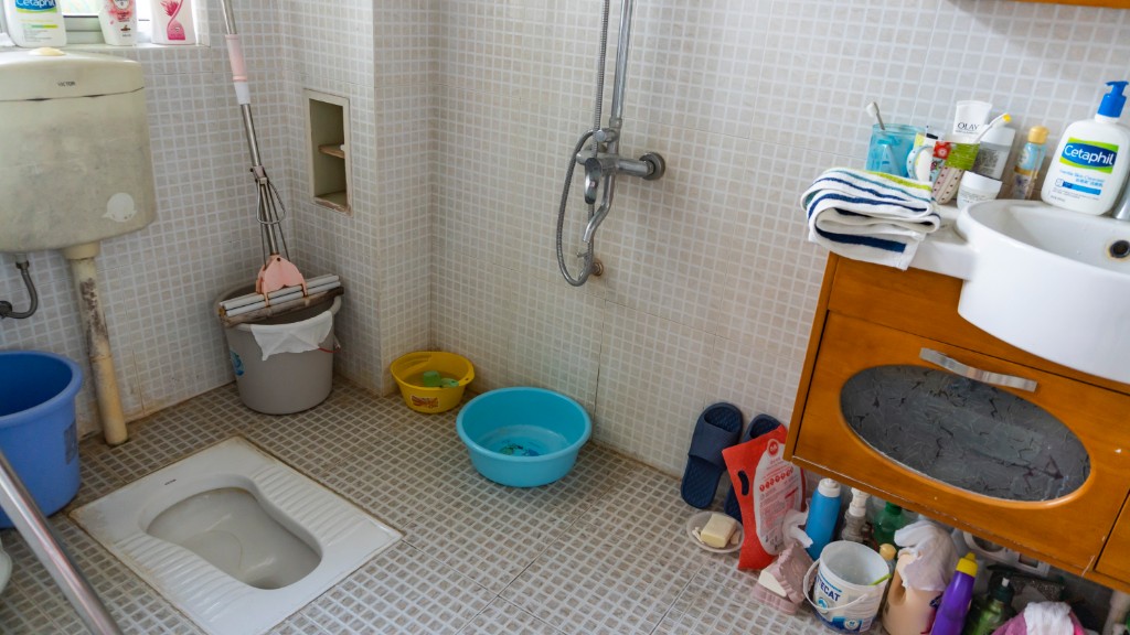 银色现代城 5室2厅3卫 69.8万 银色现代城 5室2厅3卫 69.8万客厅