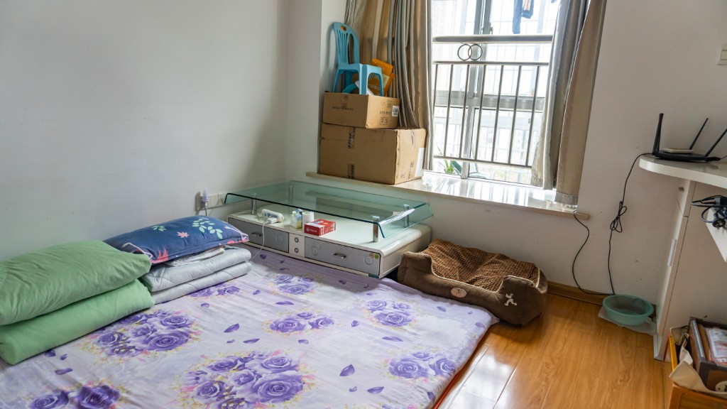 银色现代城 5室2厅3卫 69.8万 银色现代城 5室2厅3卫 69.8万客厅