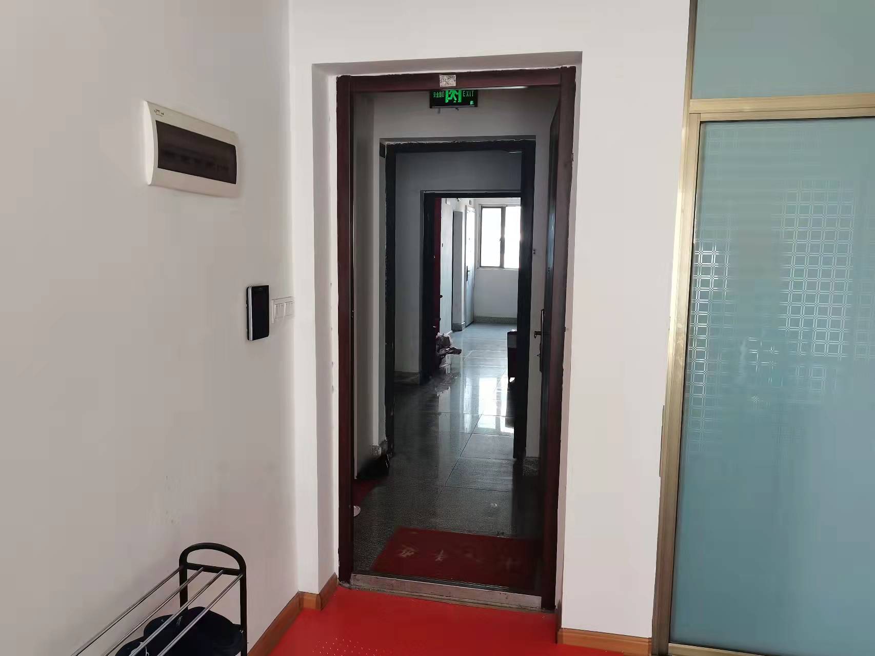 雄森国际  3室2厅1卫    2200.0元/月 雄森国际  3室2厅1卫    2200.0元/月室内图