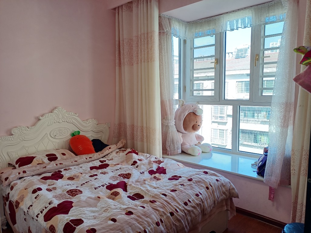 鸿都苑  3室2厅2卫    78.8万 鸿都苑  3室2厅2卫    78.8万卧室