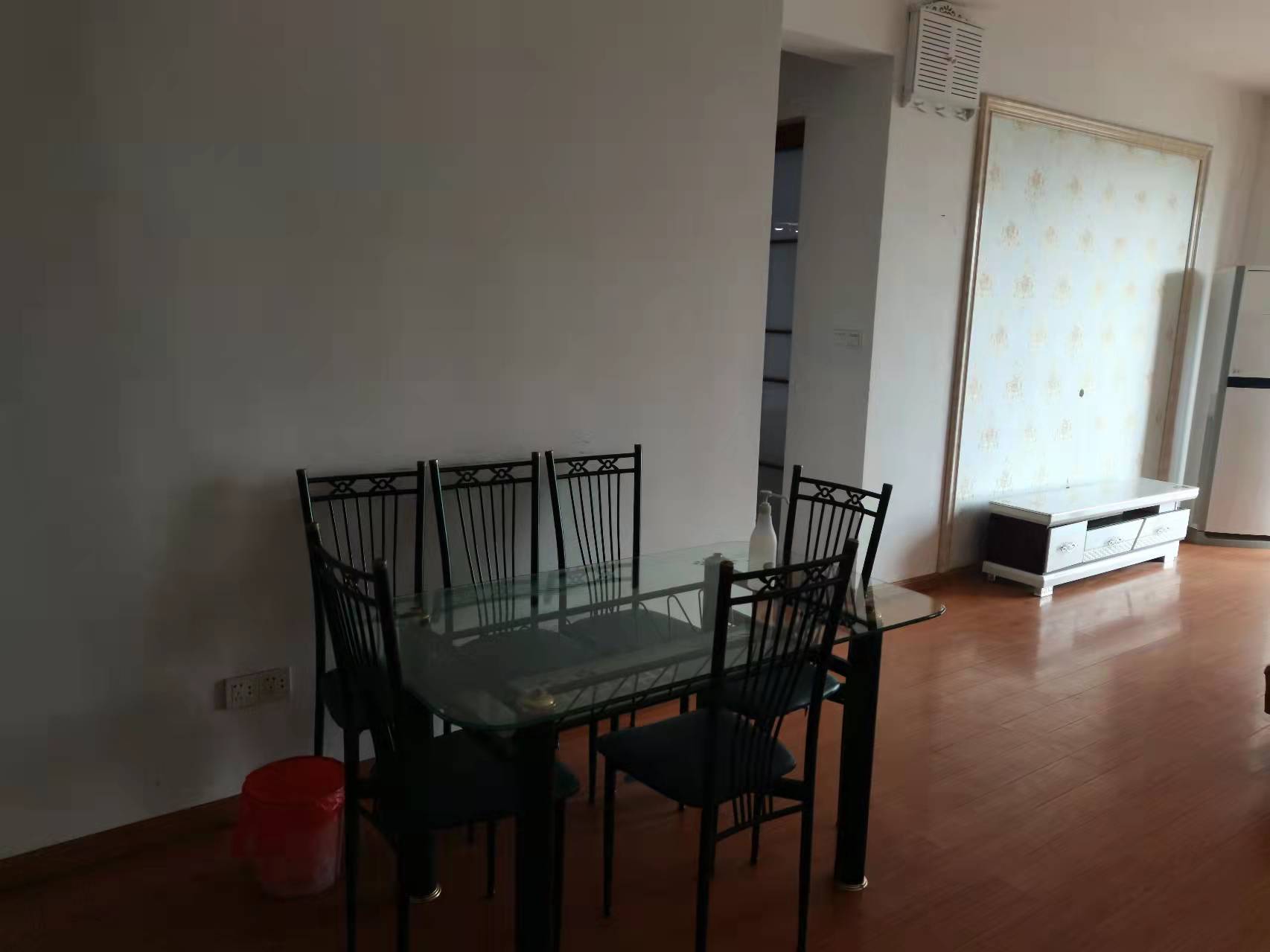 雄森国际  3室2厅1卫    2200.0元/月 雄森国际  3室2厅1卫    2200.0元/月室内图