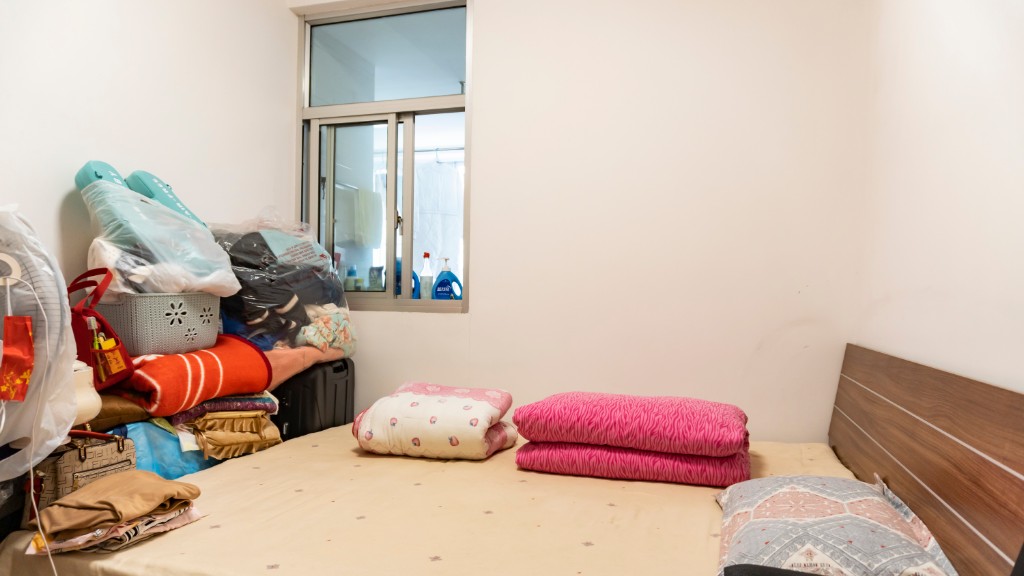 银色现代城 5室2厅3卫 69.8万 银色现代城 5室2厅3卫 69.8万客厅