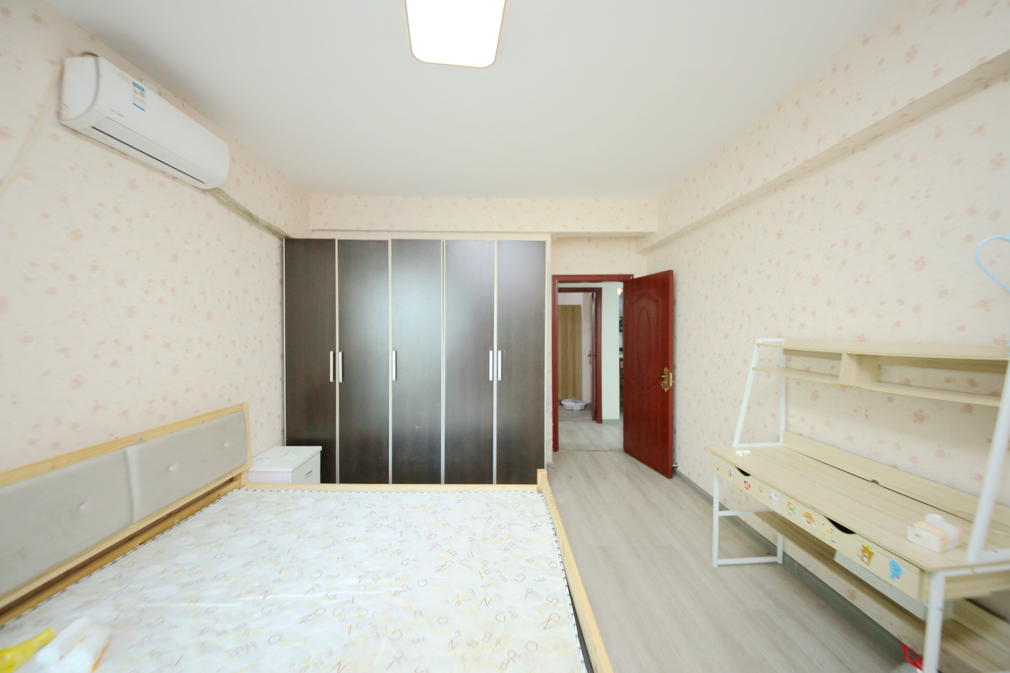 华盛新外滩  2室2厅1卫   138.00万卧室
