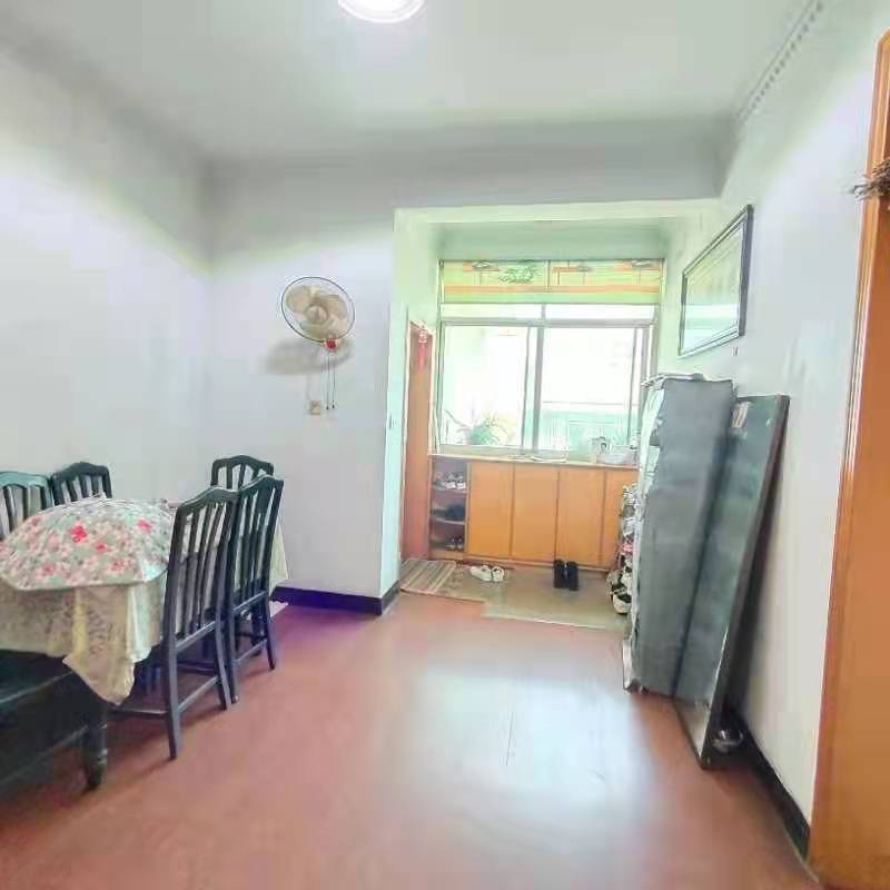 玉器小区 3室2厅1卫 35.8万 玉器小区 3室2厅1卫 35.8万客厅